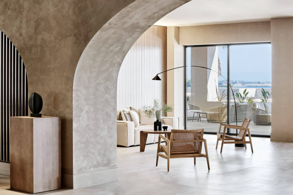 01_Ella_Rhodes_Elissa_Lobby_HT_07