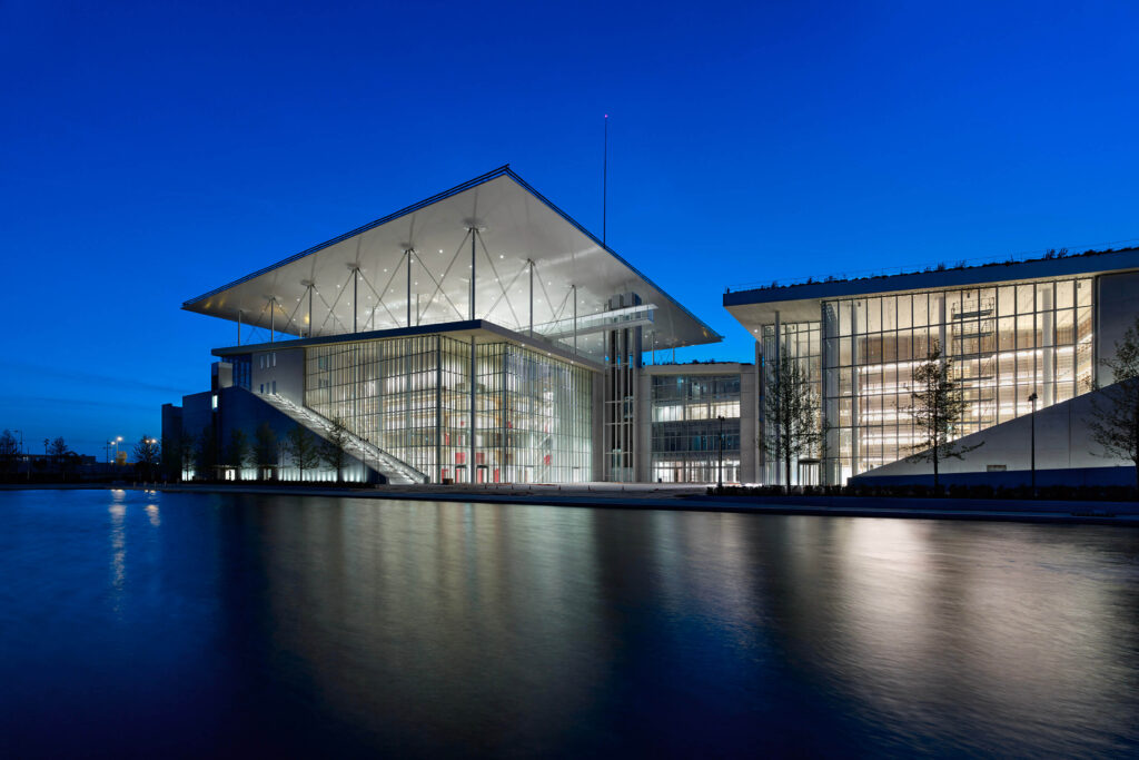 1-SNFCC_The Greek National Opera (left) and the National Library of Greece (right)©SNFCC_Yiorgis Yerolymbos